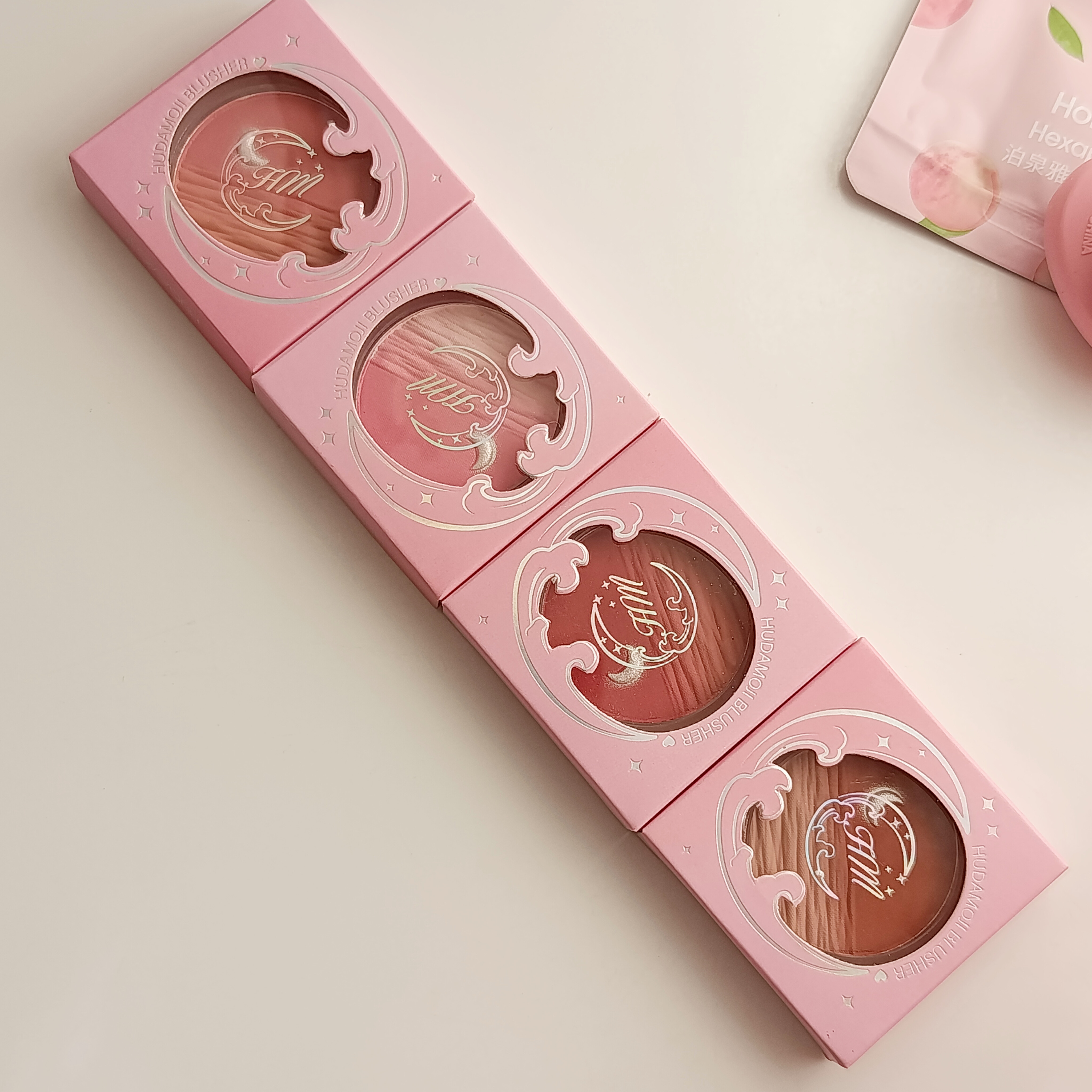 رژگونه ماه هدی موجی