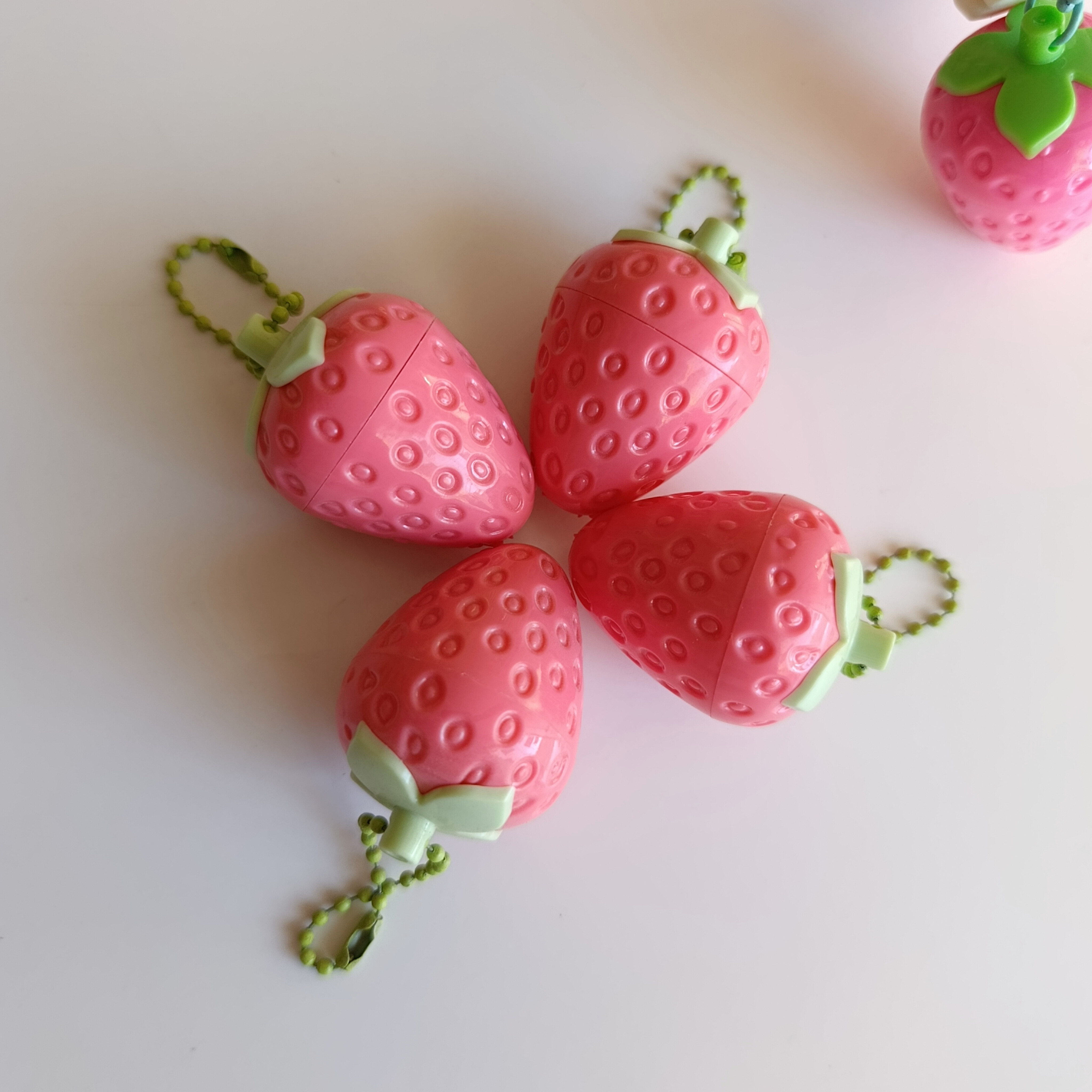 لیپ بالم قرمز توت فرنگی