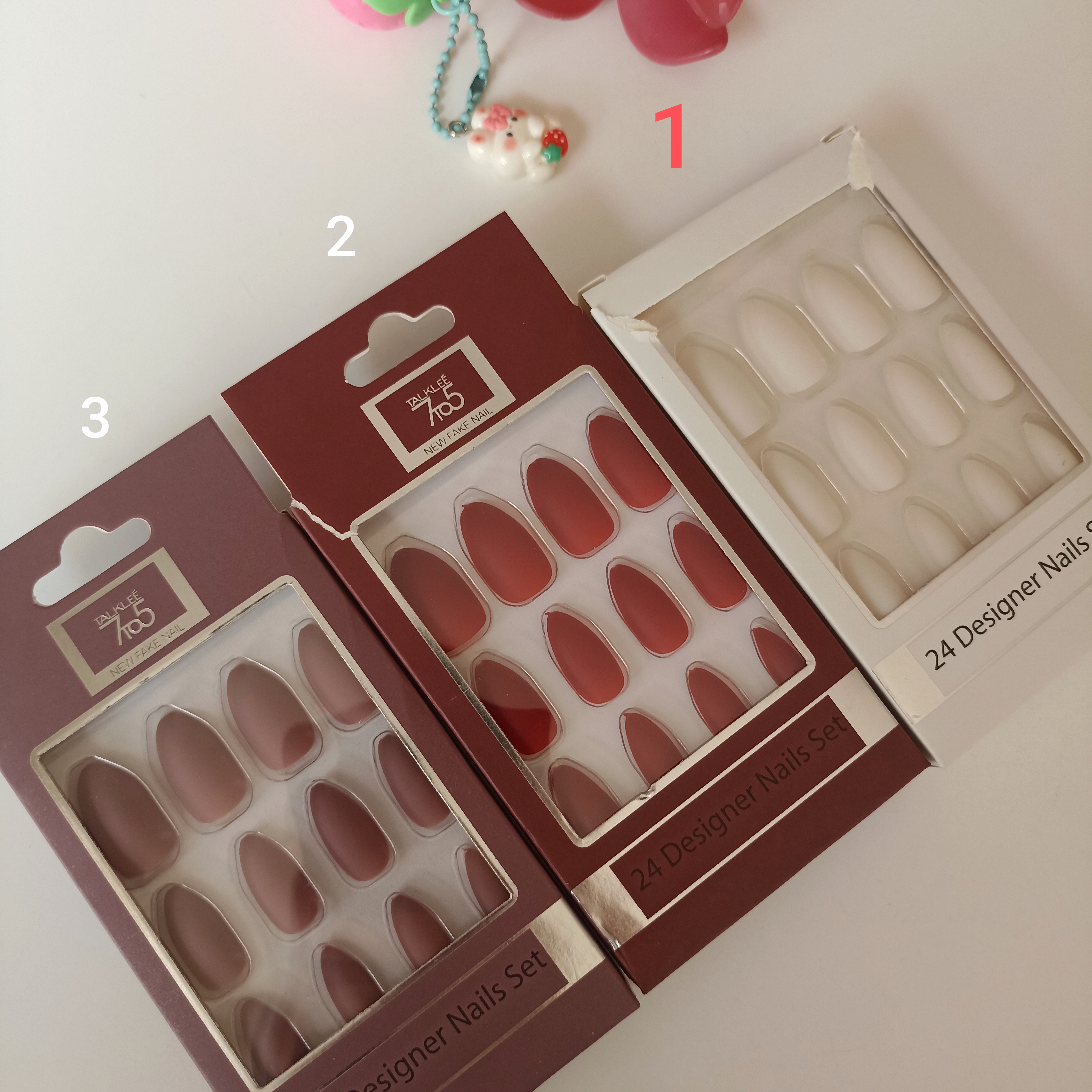 ناخن مصنوعی مات بادومی